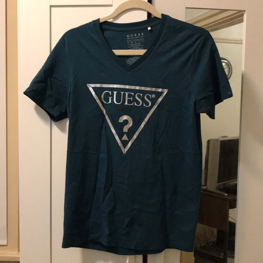 NWOT GUESS V Neck Shirt